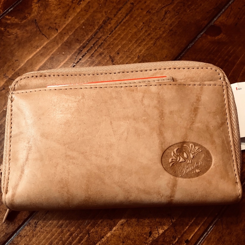 NWT ladies Buxton genuine leather wallet.